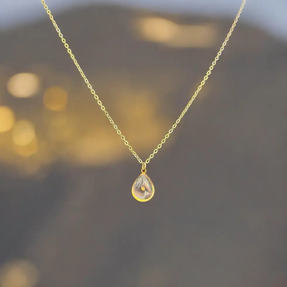 Thumbnail: Symboliskt Guldpläterat Halsband i Rostfritt Stål