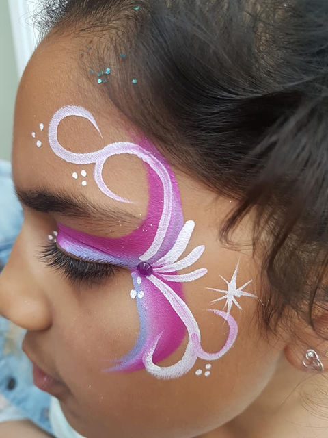 Face Painting Abingdon, Oxford, didcot, Oxfordshire, Glitter Tattoos, Baby Bump paintings, Weddings, Christenings, Festivals, Glitter Bar, Professional Face Painter, Halloween, Christmas, Summer fairs, Birthdays Funny Faces Abingdon