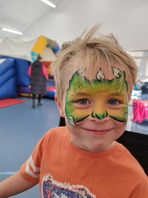 Face Painting Abingdon, Oxford, didcot, Oxfordshire, Glitter Tattoos, Baby Bump paintings, Weddings, Christenings, Festivals, Glitter Bar, Professional Face Painter, Halloween, Christmas, Summer fairs, Birthdays Funny Faces Abingdon