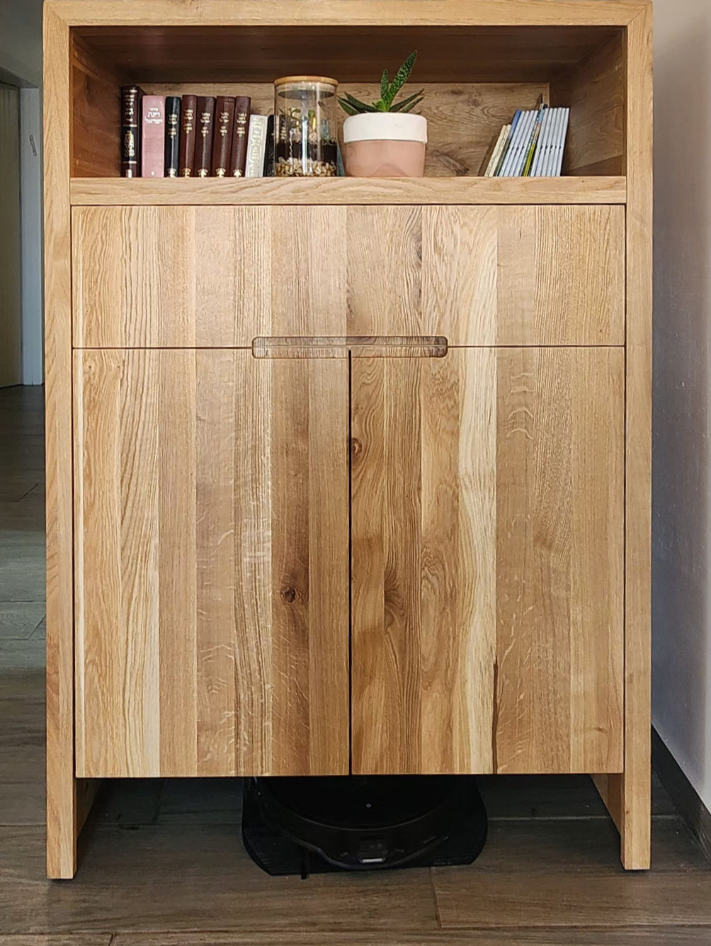 שידה מעץ אלון מלא לסלון