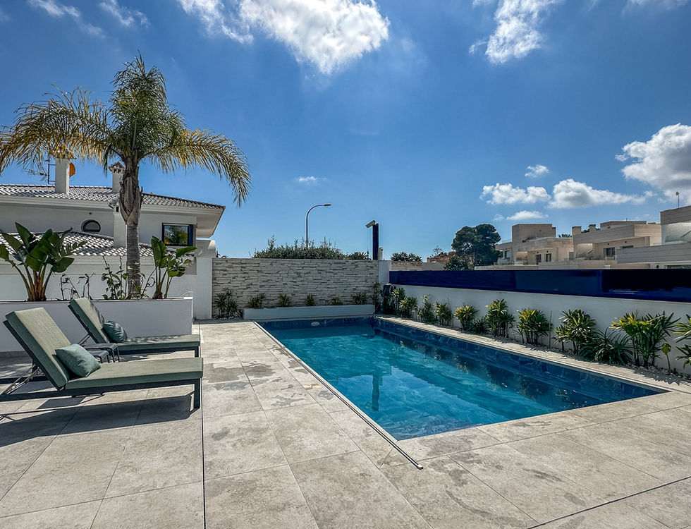 Private swimming pool with sun terrace luxury villa Villamartin