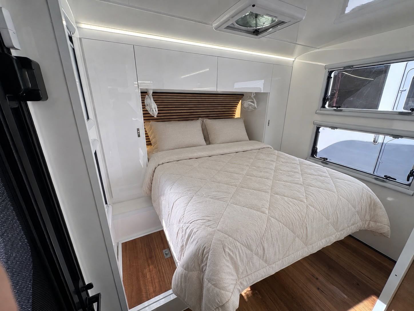 Bedroom with timber-slat bedhead