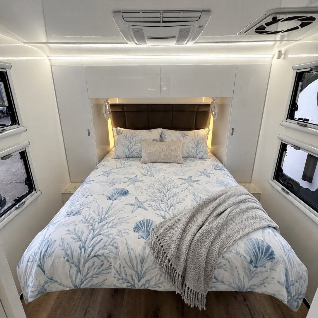 Island bed with roof hatch and air-con