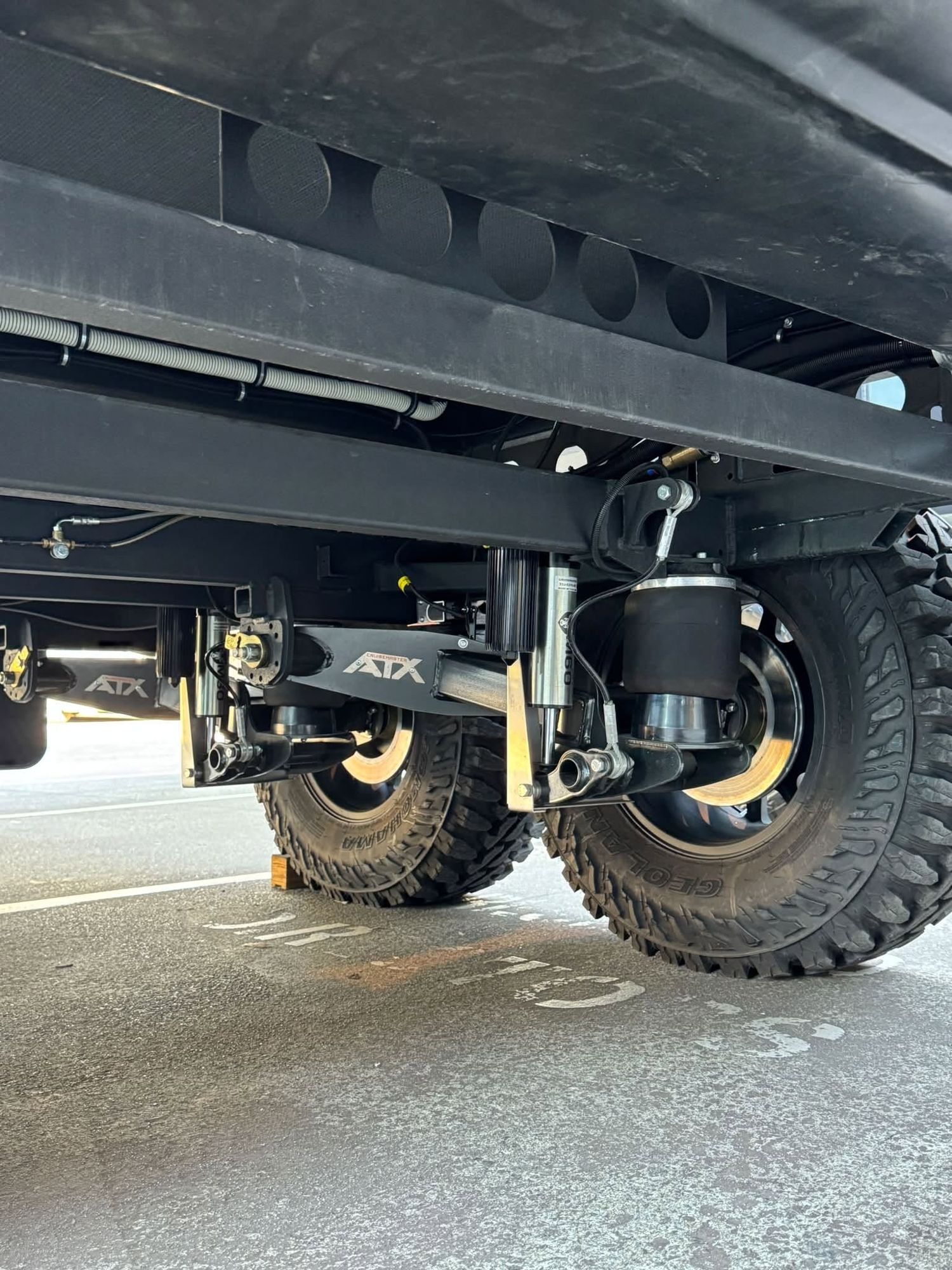 Independent suspension, side on