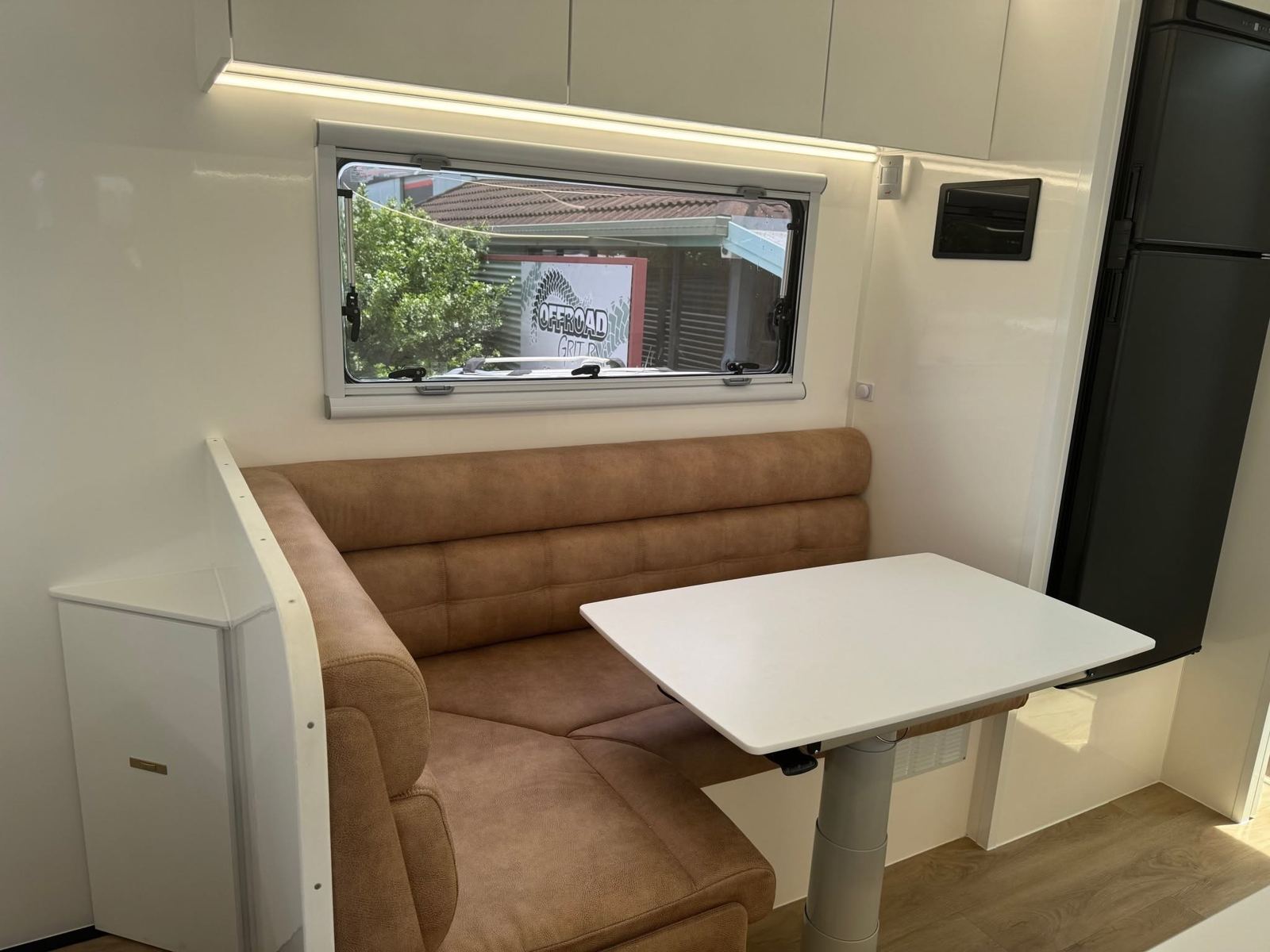 Tan dinette with privacy screen