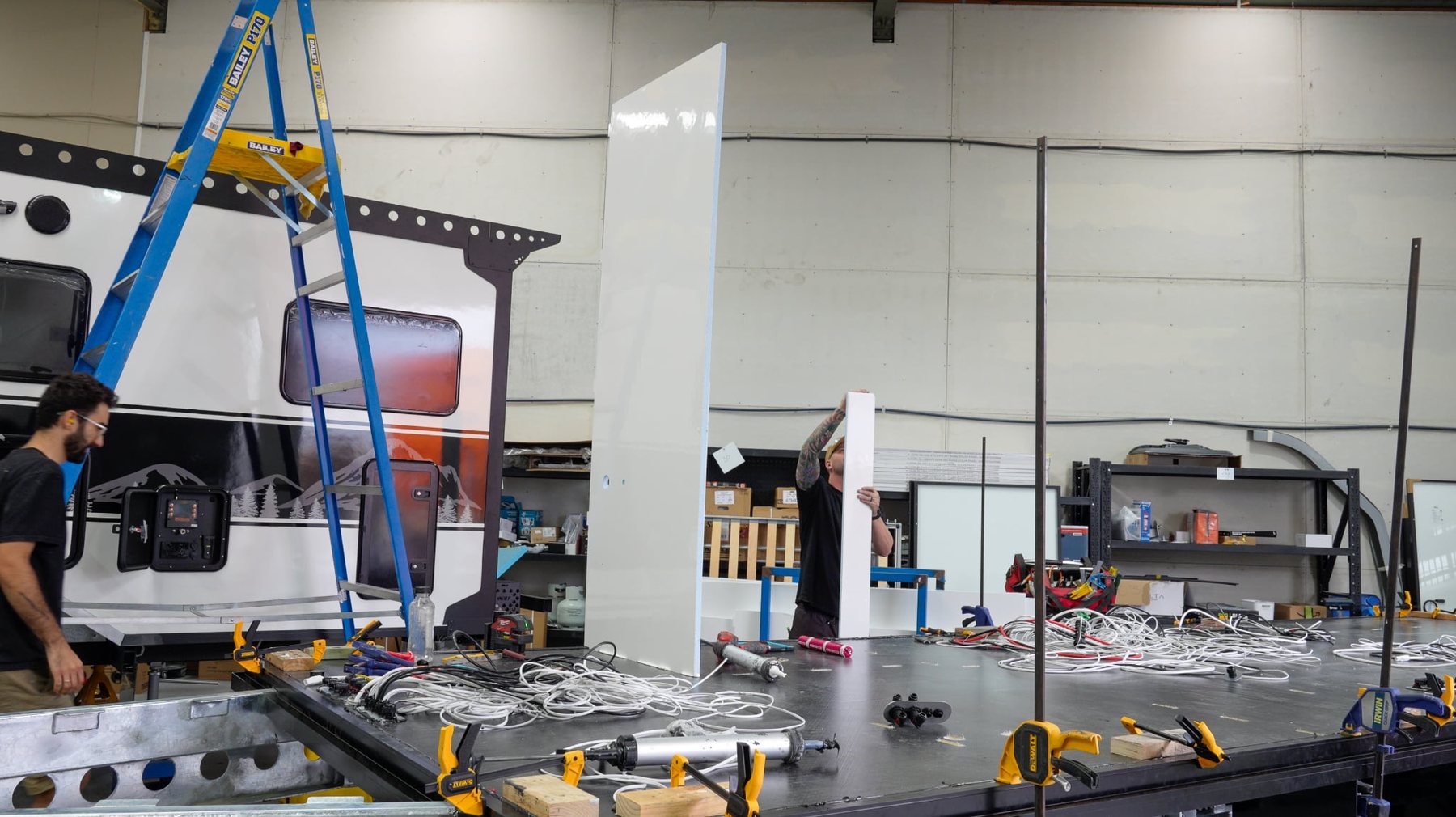 Walls going on the floor
