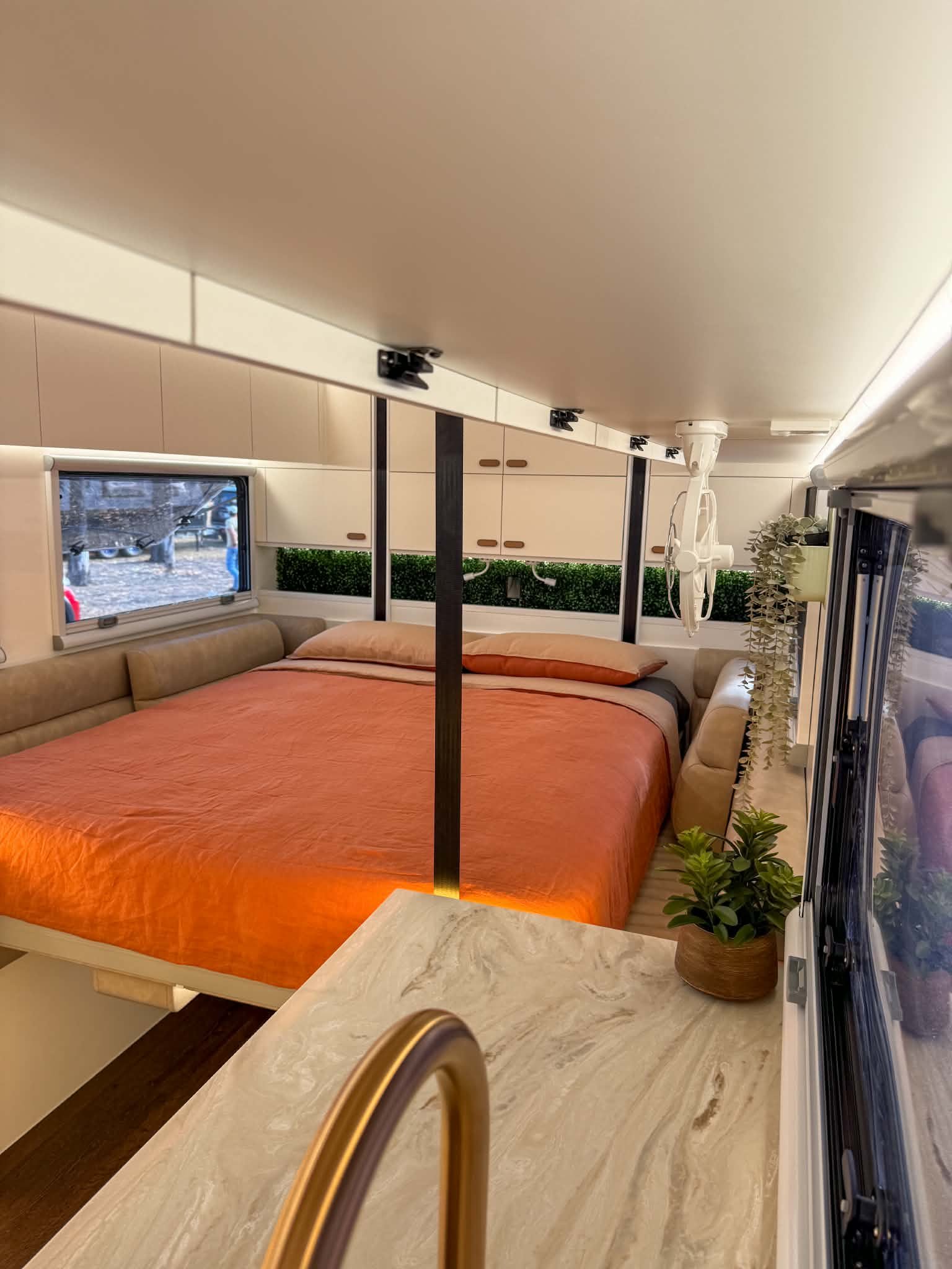 Bed down, kitchen in front