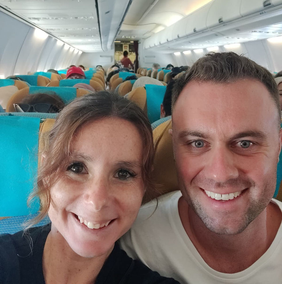 Fabio und Livia im Flugzeug – gemeinsam Flugangst überwinden und Vertrauen in das Fliegen finden
