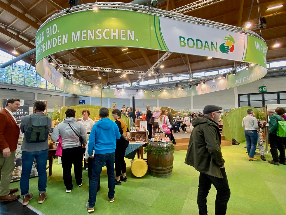 Der Bodan-Stand war Treffpunkt für Begegnungen und Gespräche. Foto: Karin Heinze 