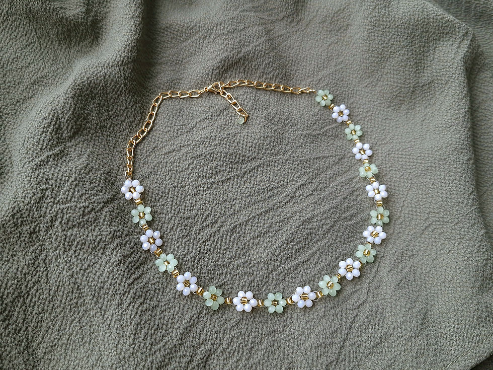 Delicate floral beaded pearl necklace