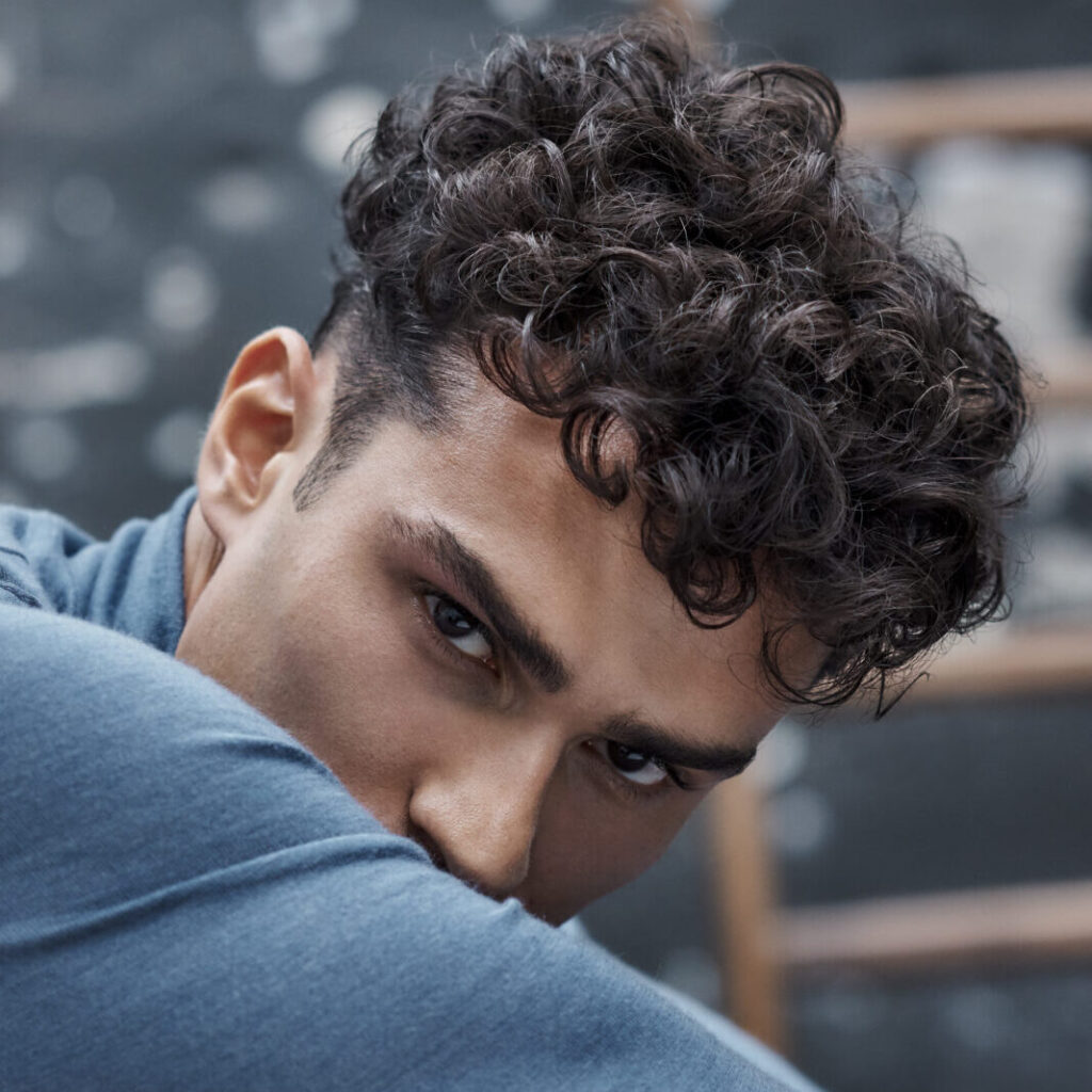 Tóc ngắn chất với kiểu uốn xoăn nam (Curly hair nam)