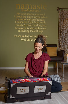 73I01456-yoga-simone.jpg
