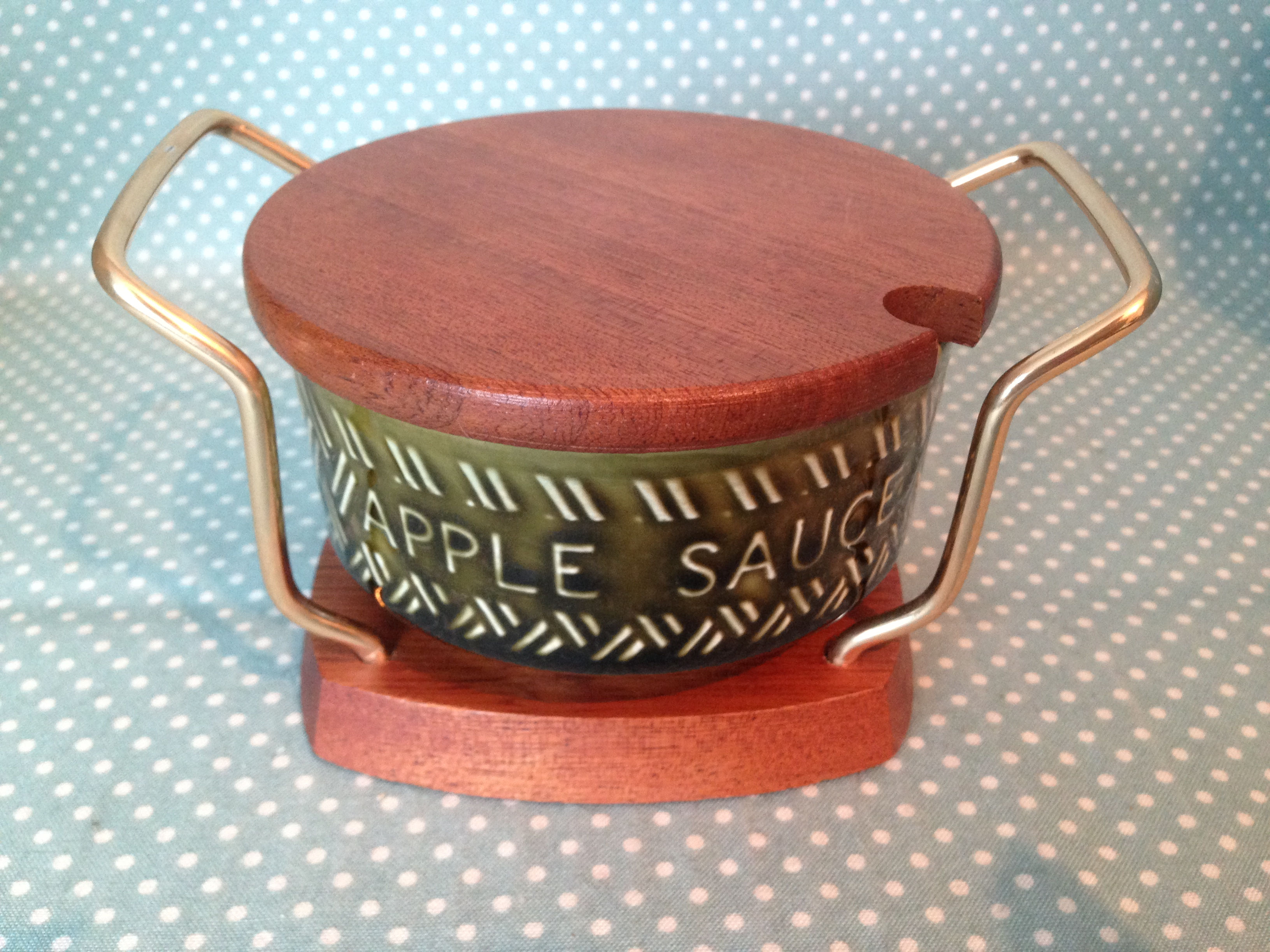 Wyncraft Lord Nelson Pottery apple sauce pot.