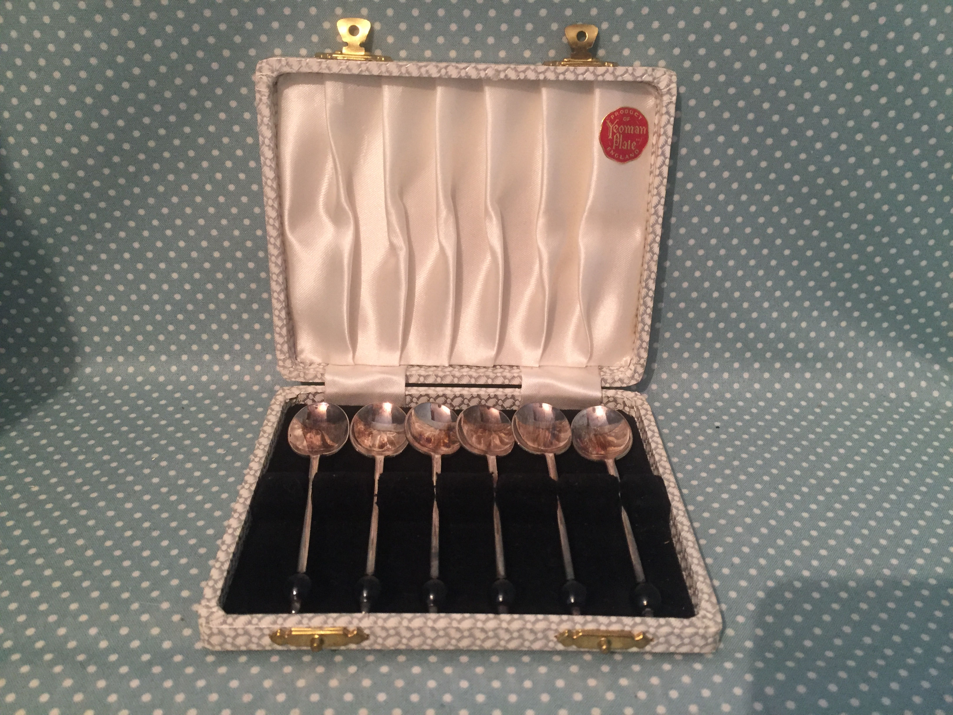 set of 6 Yeoman EPNS coffee bean spoons, boxed.
