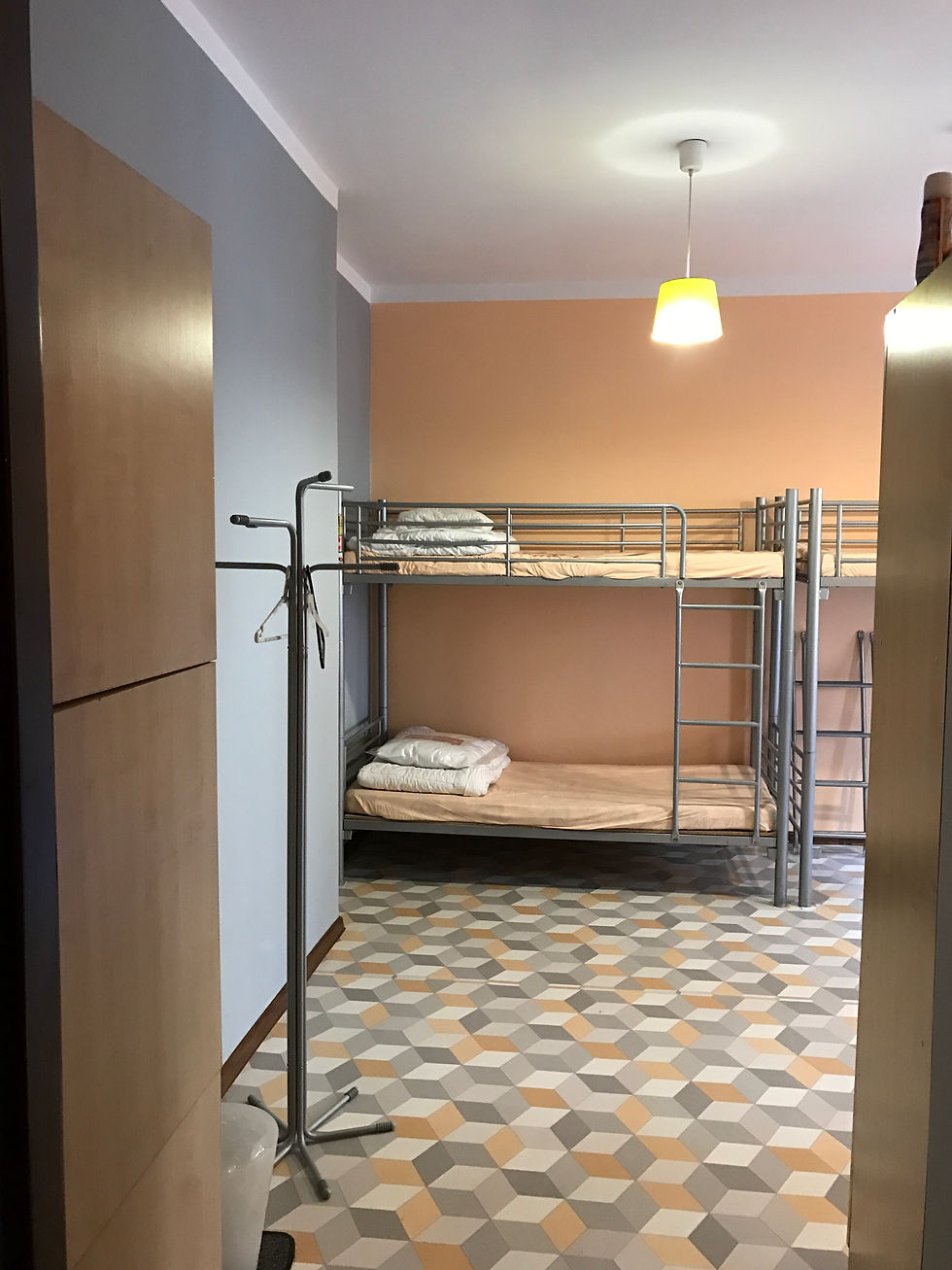 bed in 6 person room