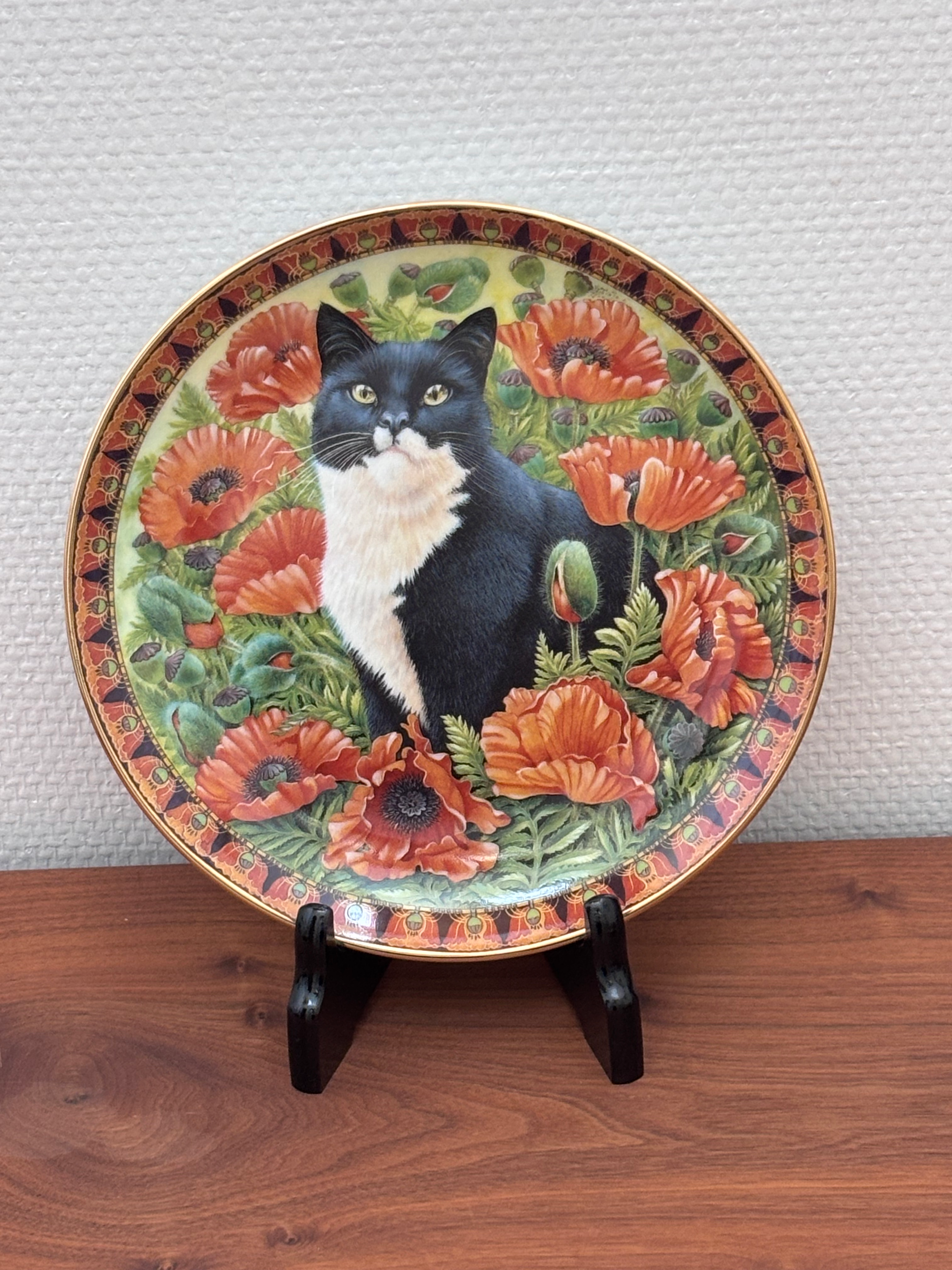 Lesley Anne Ivory Cat Plate レズリー・アン・アイボリー・キャット・プレート Cats Among the Flowers