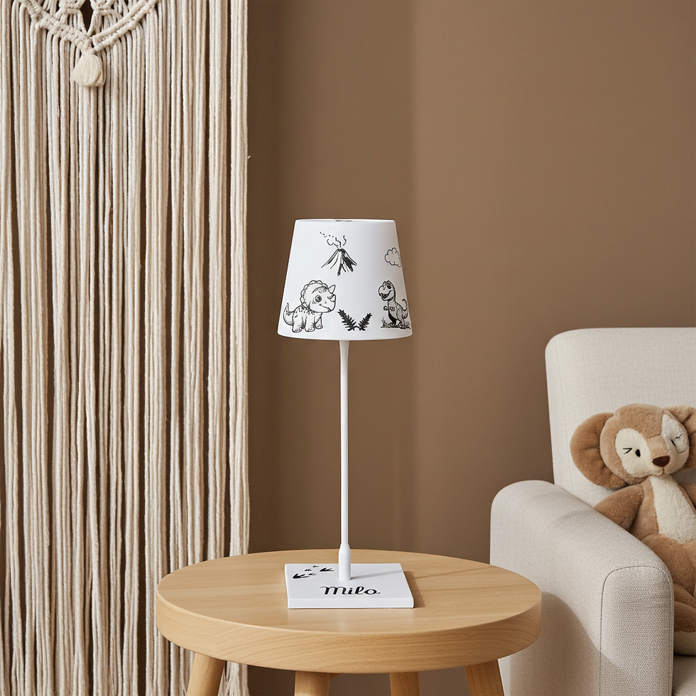 Personalisierbare Kinderlampe "Dinos" mit Lasergravur & Namensgravur in 2 Farben in aktion