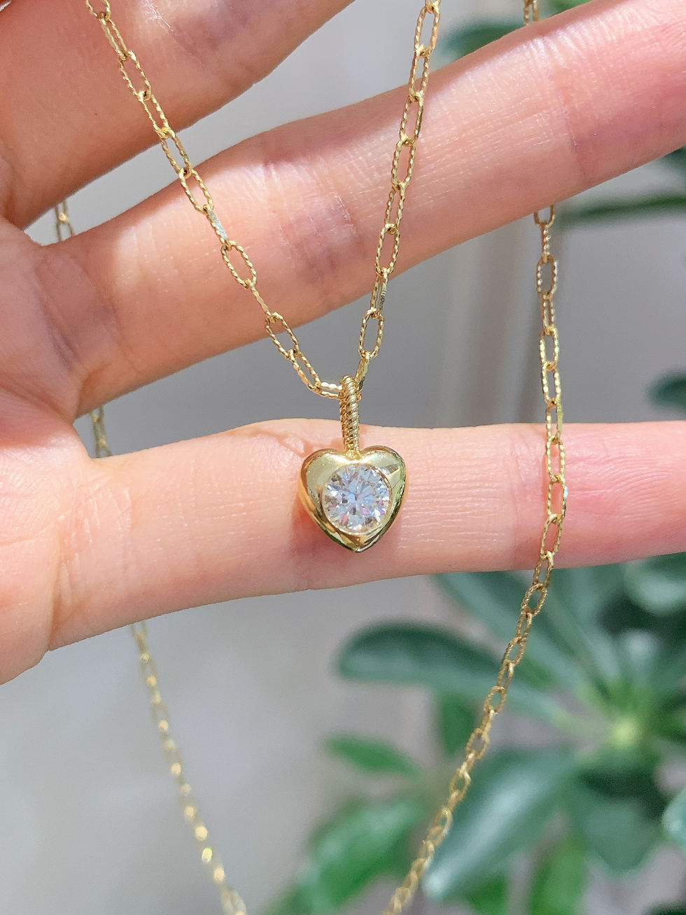 Thumbnail: Chloe Chow™ 18K gold and diamond pendant, 0.50 carat