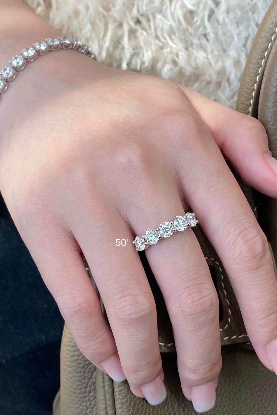 Thumbnail: Love Band diamond ring, weight 2.50