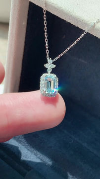 縮圖：海藍寶 鑽石吊墜項鏈，0.68 克拉