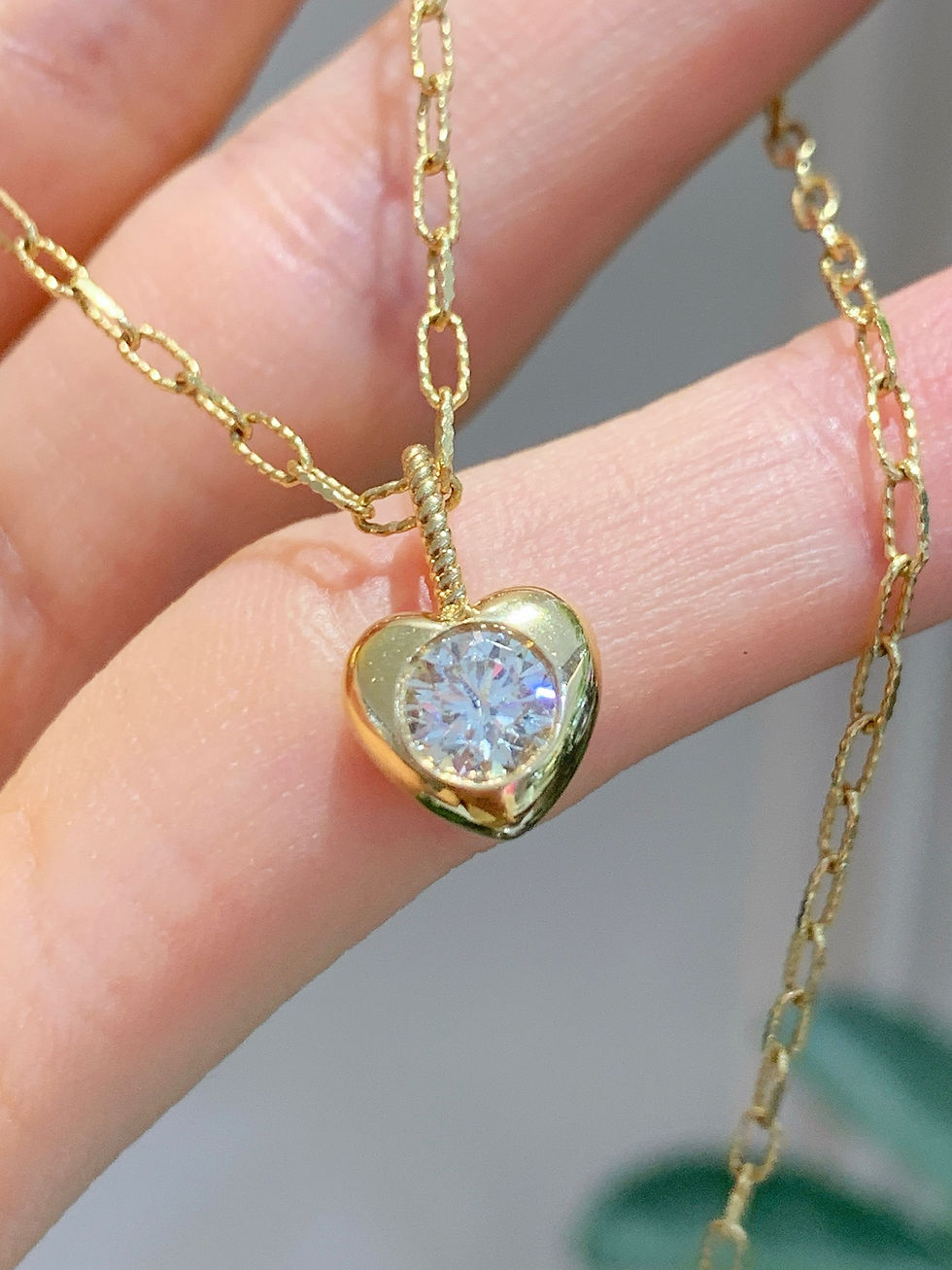 Thumbnail: Chloe Chow™ 18K gold and diamond pendant, 0.50 carat
