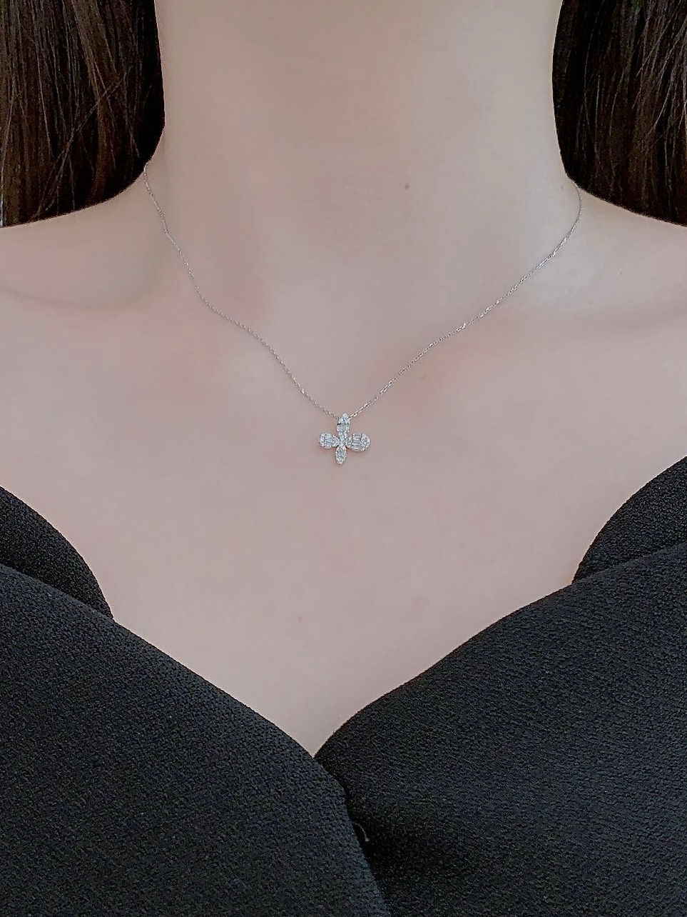 Thumbnail: Four Leaf Clover diamond necklace