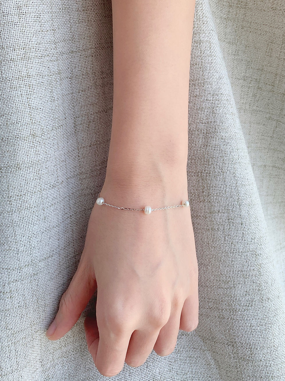 Thumbnail: Natural pearl sterling silver anklets