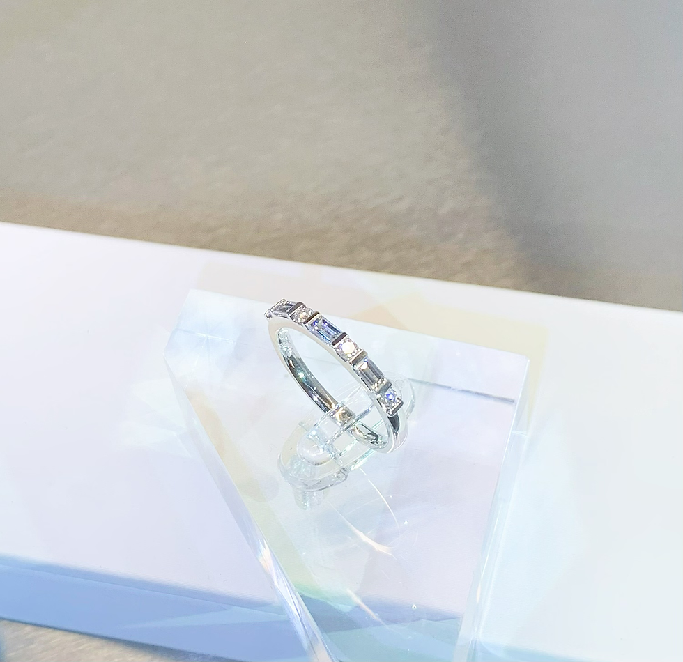 Thumbnail: Love Band emerald-cut diamond ring, weight 0.41