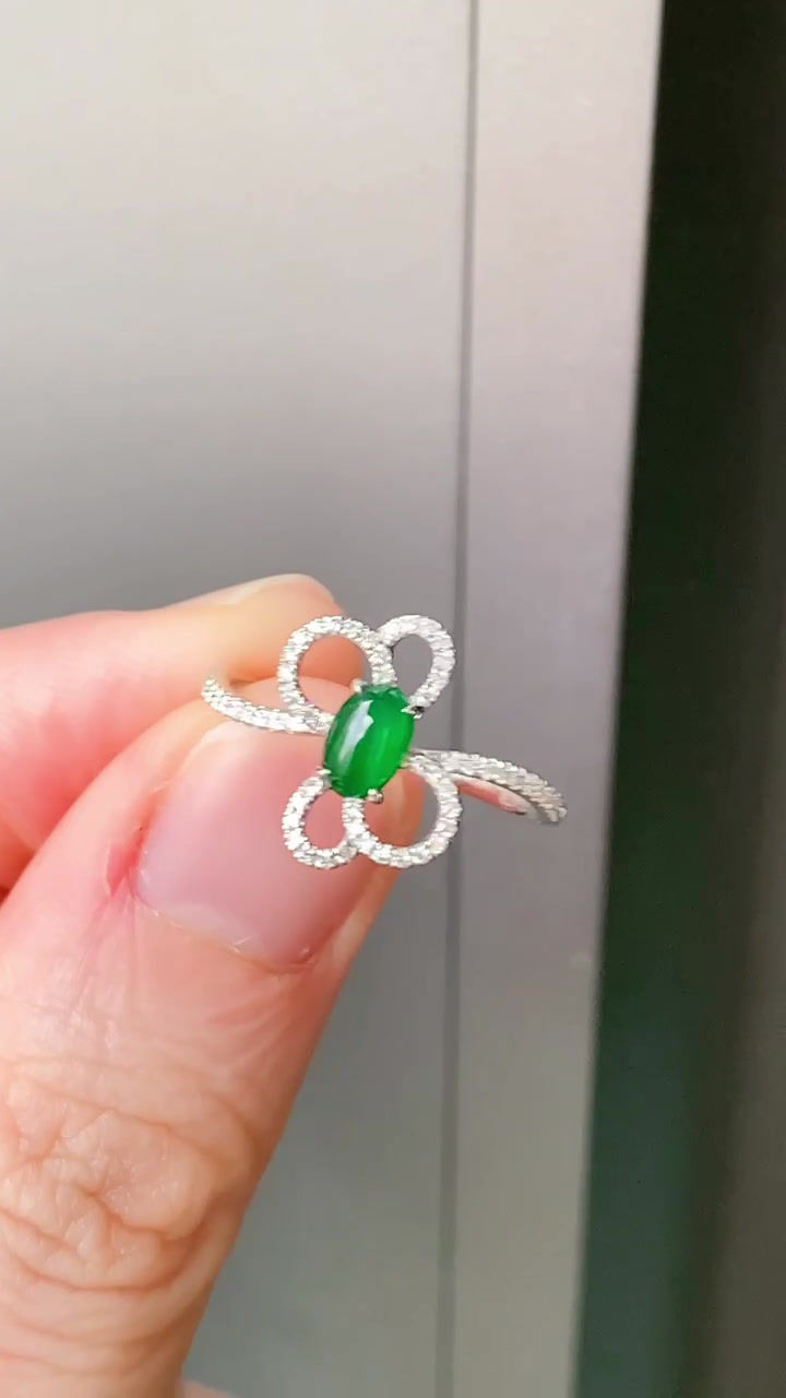 縮圖：天然翡翠配鑽石戒指