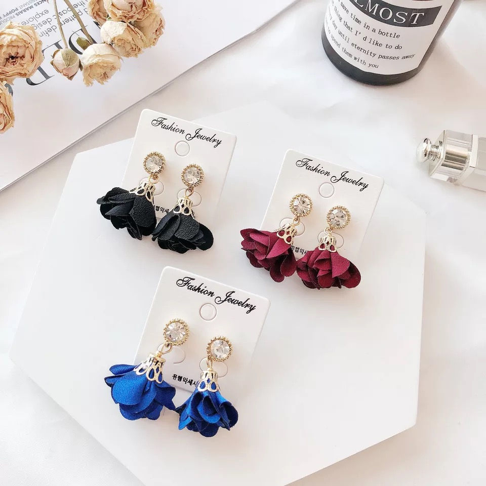Thumbnail: Elegant flower earrling