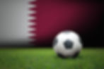 كرة قدم على خلفية علم قطر