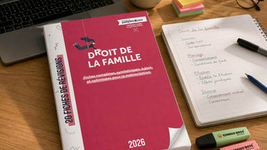 fiches de droit sur un bureau