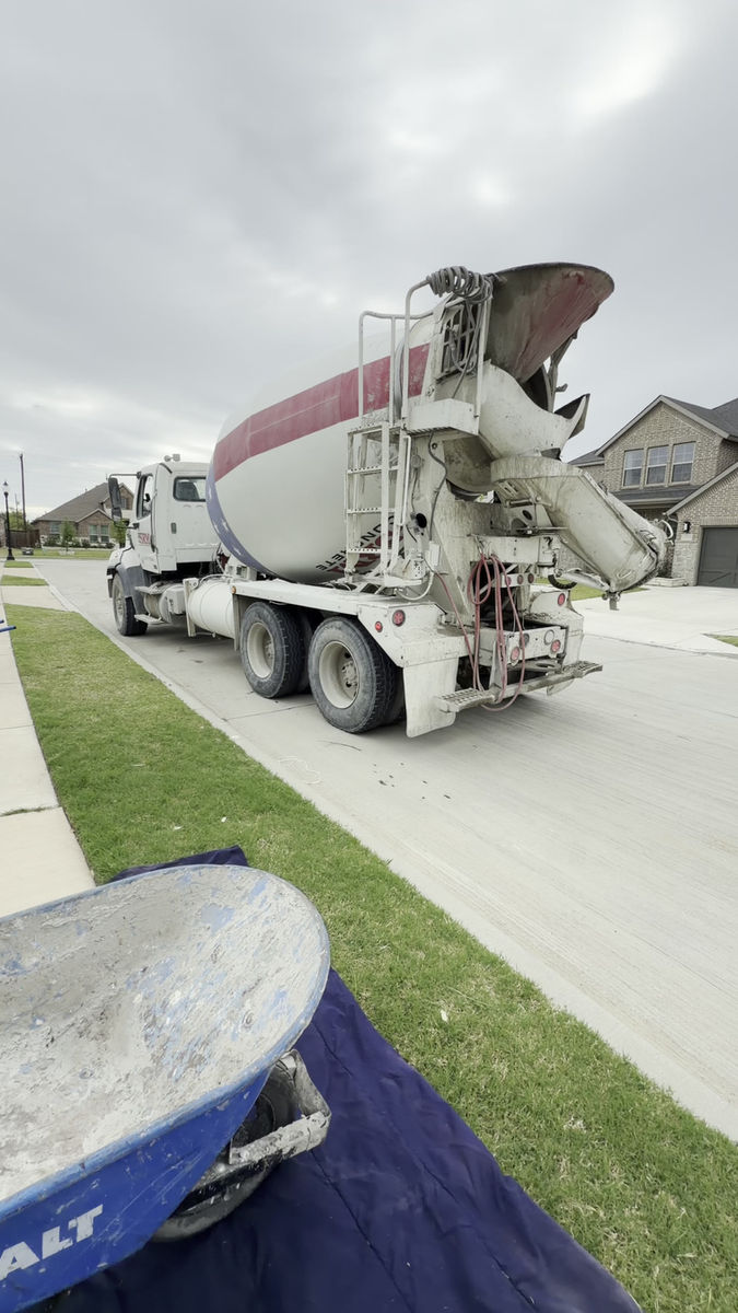 Lunaroofing and construction llc