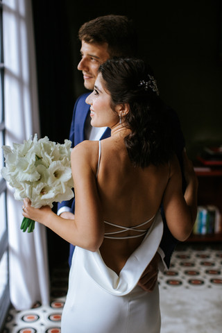 backless wedding dress