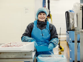 Gjennom språkopplæring styrket Lerøy Norway Seafoods inkludering, sikkerhet og trivsel på arbeidsplassen