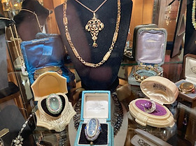 Professional Antique Room Decor In Carmel, CA