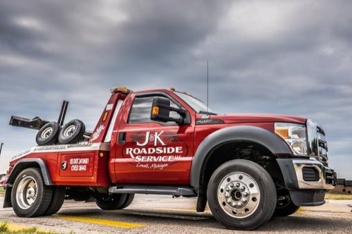 Experienced Towing Technicians assisting a stranded vehicle