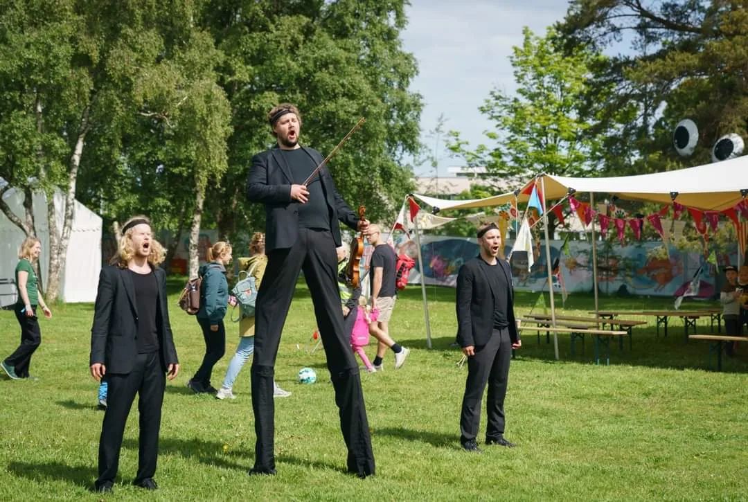 11. og 12.06.2022 - Danseforestilling: Kartellet - An Dran Drin Drekt med Juba juba (festningsparken