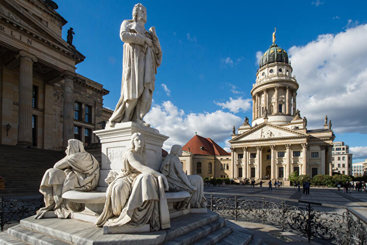schillerbrunnen_gendarmenmarkt_berlin.jpg