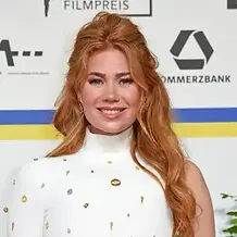 Palina_Rojinski_hfe3722pyq (1).webp
