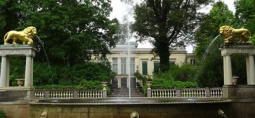 PalacioDeGlienicke_ComFonteDosLeoes.jpg