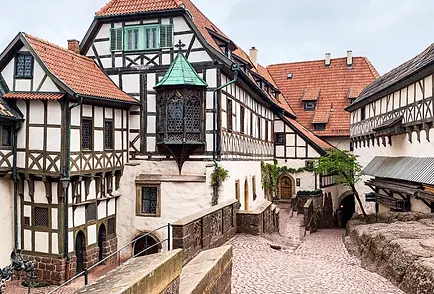 Blick-in-den-Innhof-der-Wartburg.webp
