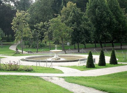 Neustrelitz_Schlosspark_2015_(1).jpg