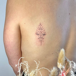 tatouage astral handpoke vaud marie baldi rituel artiste tattoo spirituel guérison âme corps astrologie