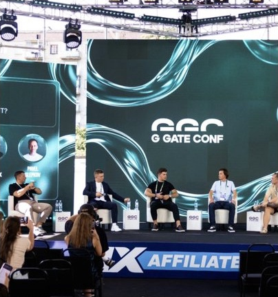 Panel discussion on the G Gate Conf main stage.