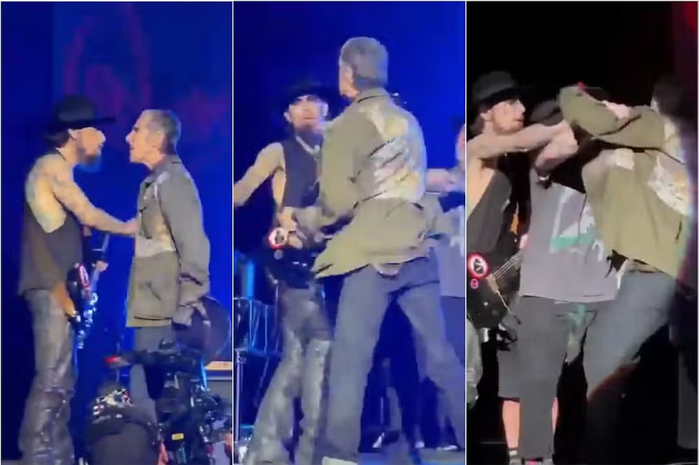 Show do Jane's Addiction termina em confusão após agressão entre integrantes.