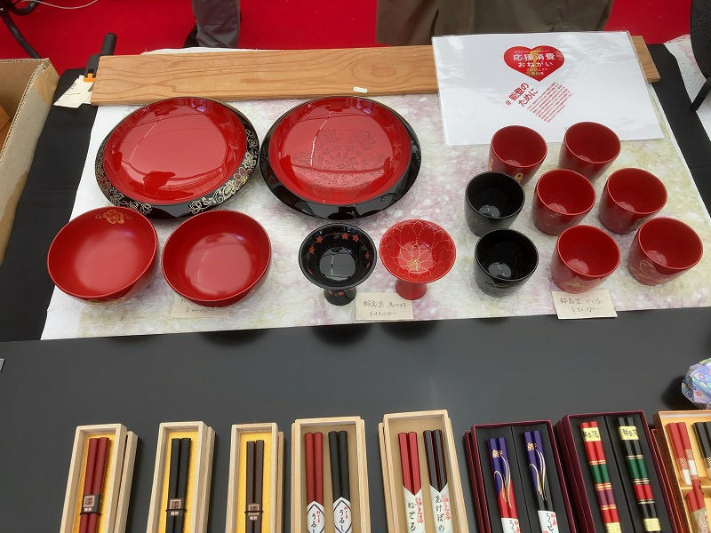 能登復興支援のため輪島塗の販売も行いました。