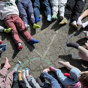 Tous en chaussettes dépareillées
