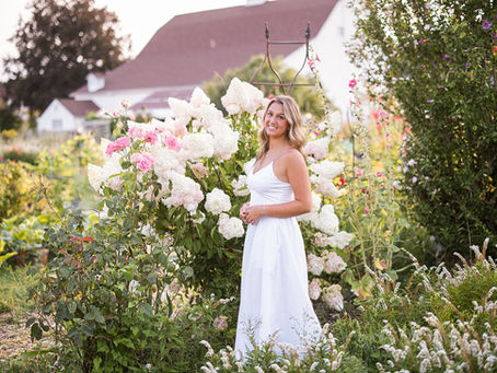 Senior girl shoot at the farm