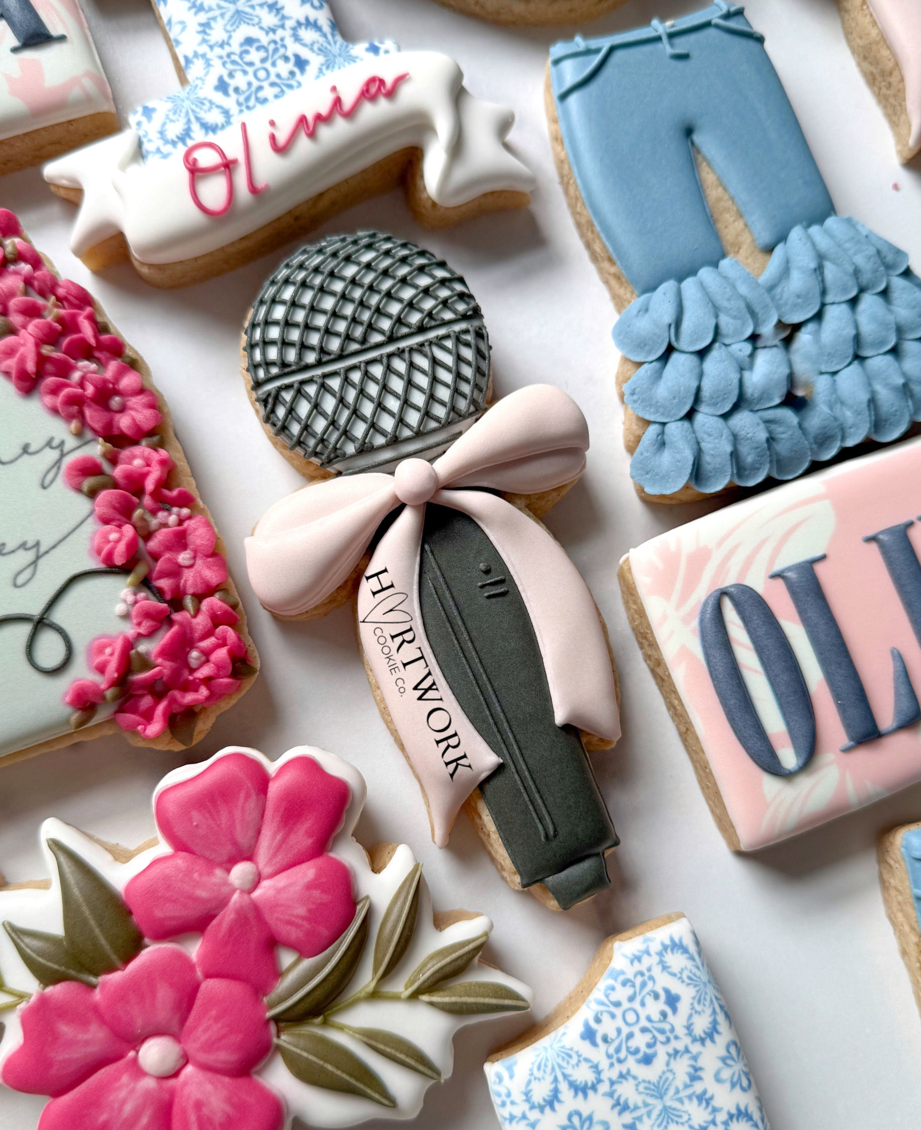 Mic with Bow (4.75")